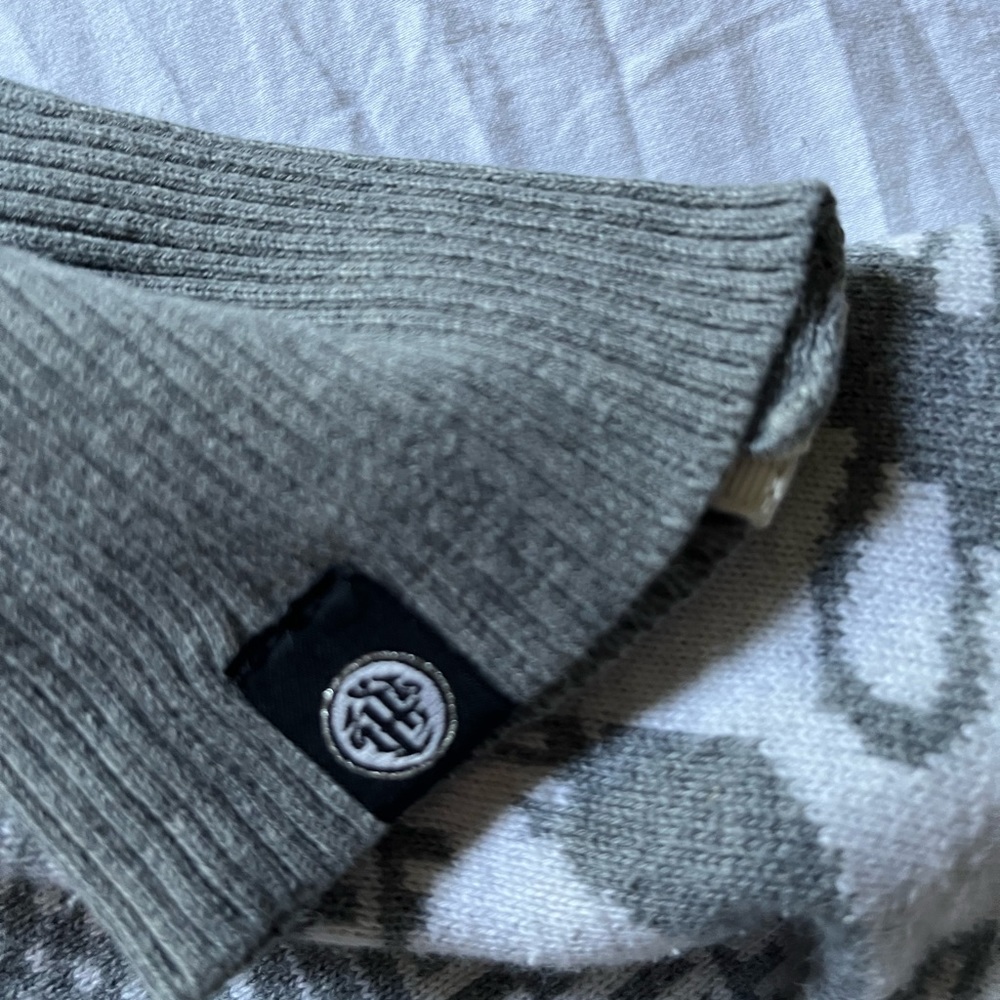 Under Two Flags Pullover Sweater, Size Medium - image 4